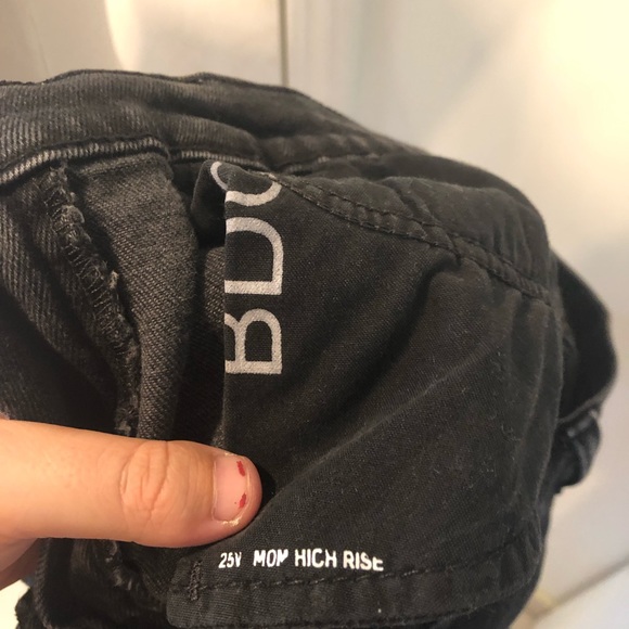 NWOT BDG High Waisted Mom Denim Shorts - Picture 5 of 5